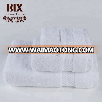 2018 new design white 100% cotton embroidery hotel bath towel sets